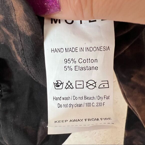 Motel Rocks DARL CROP TOP IN BLACK RUST TIE DYE - Picture 6 of 10